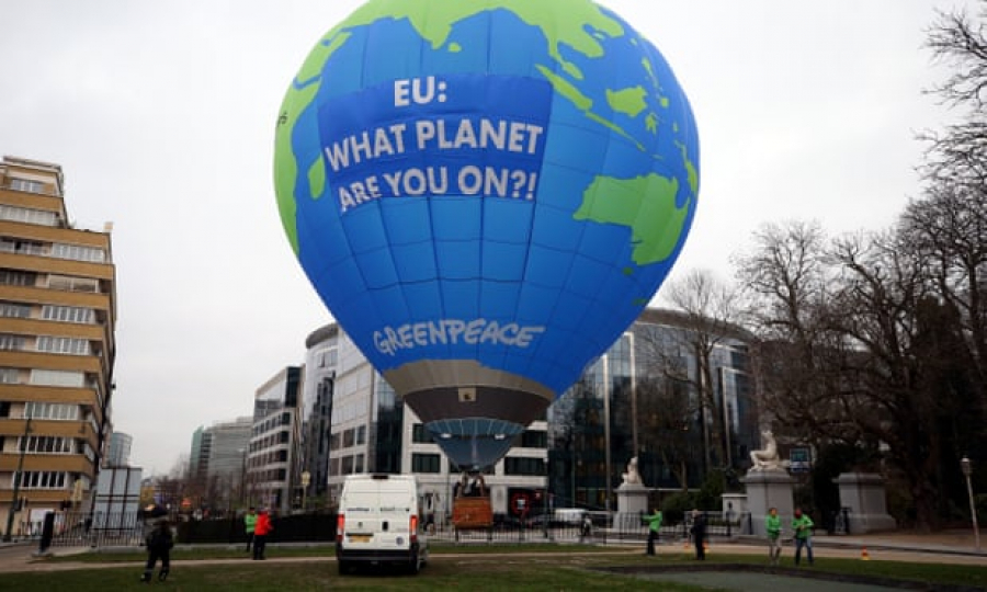  A climate protest by Greenpeace in Brussels